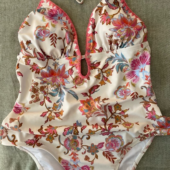 Cupshe Other - Cupshe Floral Swimwear